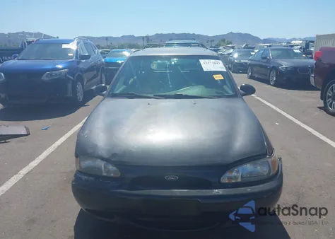 1998 Ford Escort Se z USA, uszkodzony, nr VIN 3FAFP15P0WR238401